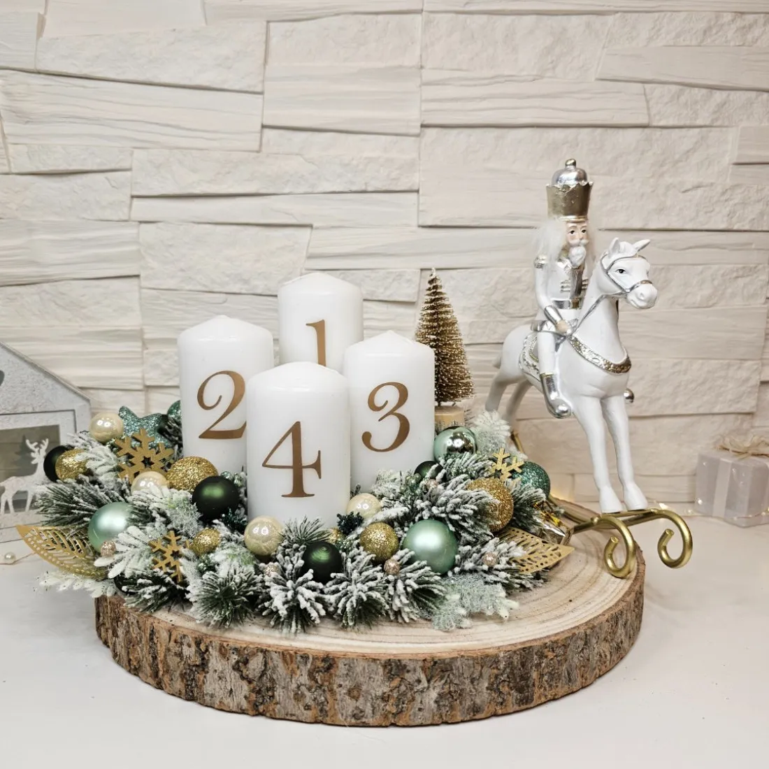 Luxusný adventný veniec s luskáčikom - 37 cm