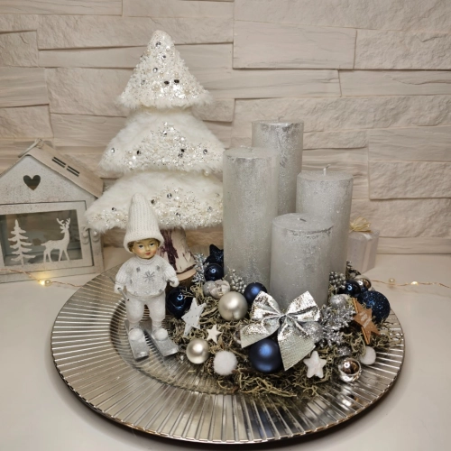 Luxusný adventný veniec s lyžiarom - biely 32 cm