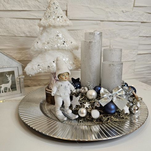 Luxusný adventný veniec s lyžiarom - biely 32 cm