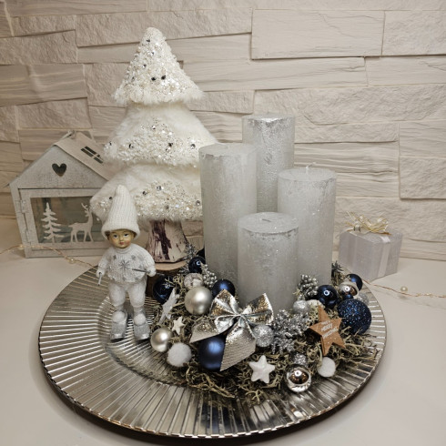 Luxusný adventný veniec s lyžiarom - biely 32 cm