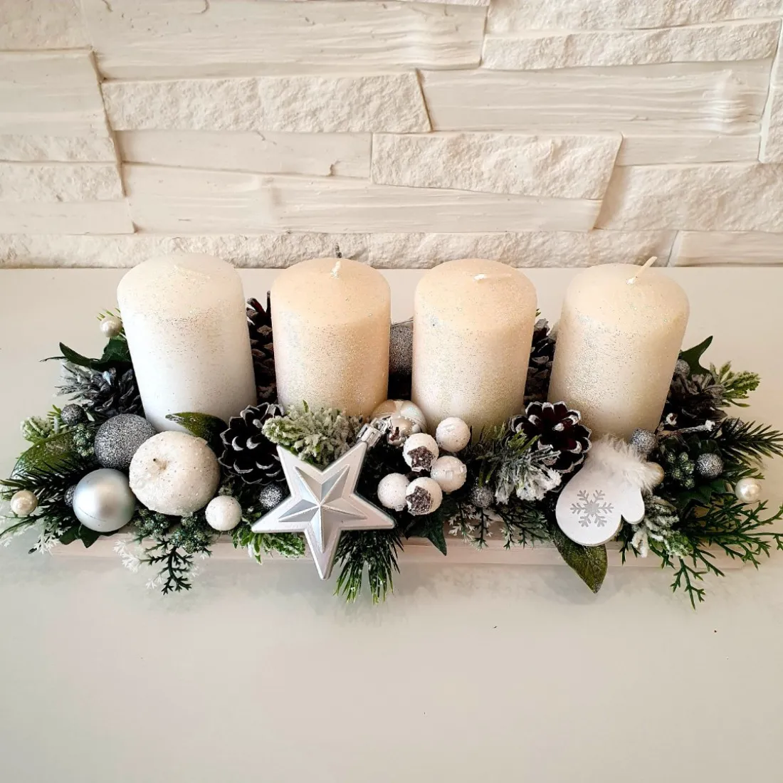 Vianočná dekorácia, adventná na drevenom podklade - biela 34 cm