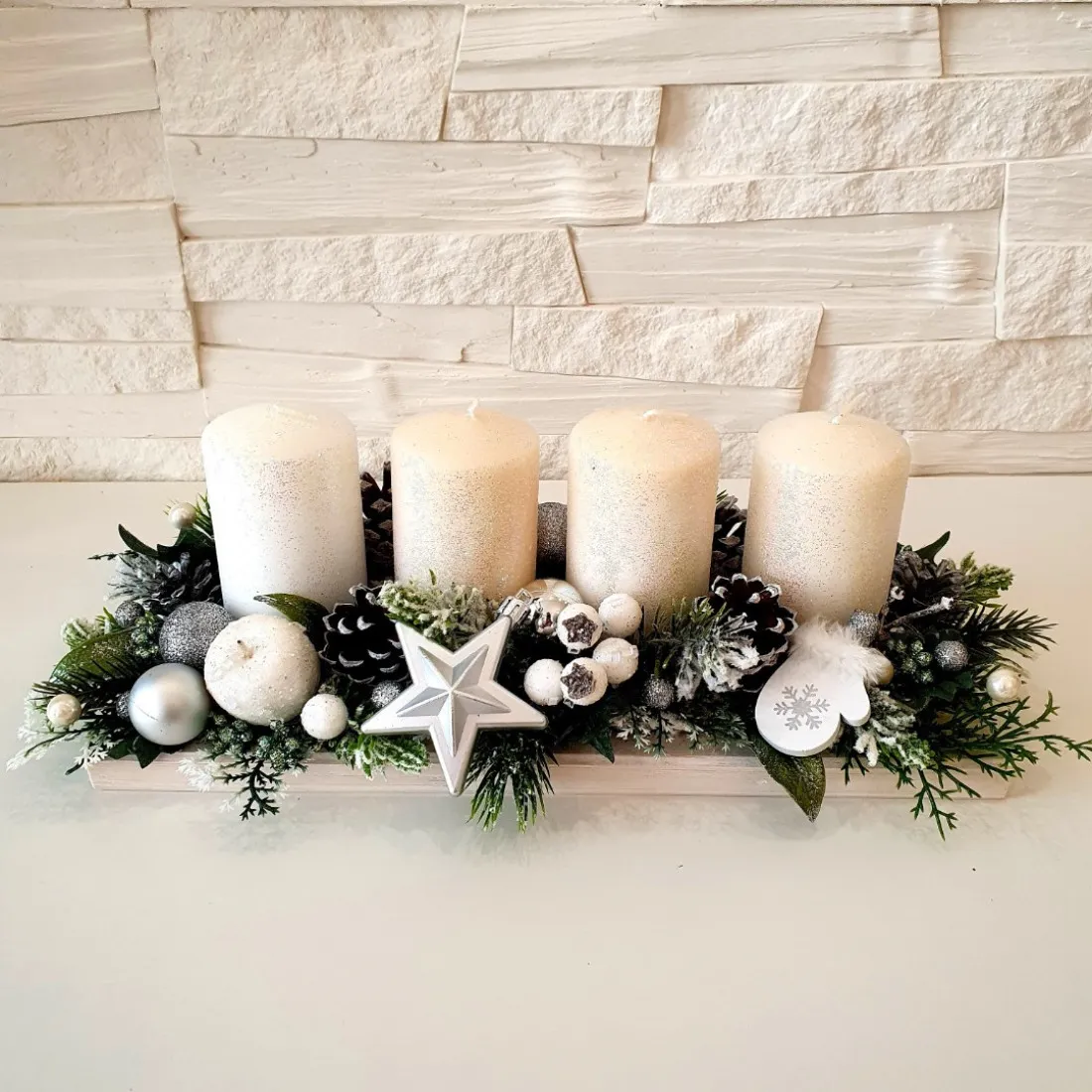 Vianočná dekorácia, adventná na drevenom podklade - biela 34 cm