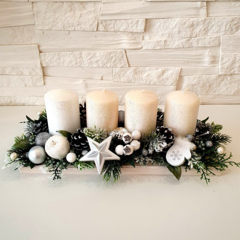 Vánoční dekorace, adventní na dřevěném podkladu - bílá 34 cm