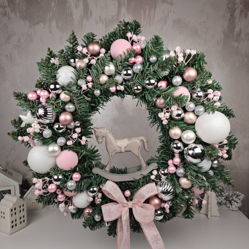 Vánoční věnec na dveře 40 cm bílý s jemnou růžovou