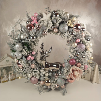 Vianočný veniec na dvere 40 cm - strieborno-ružový s keramickým sobom