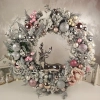 Vianočný veniec na dvere 40 cm - strieborno-ružový s keramickým sobom