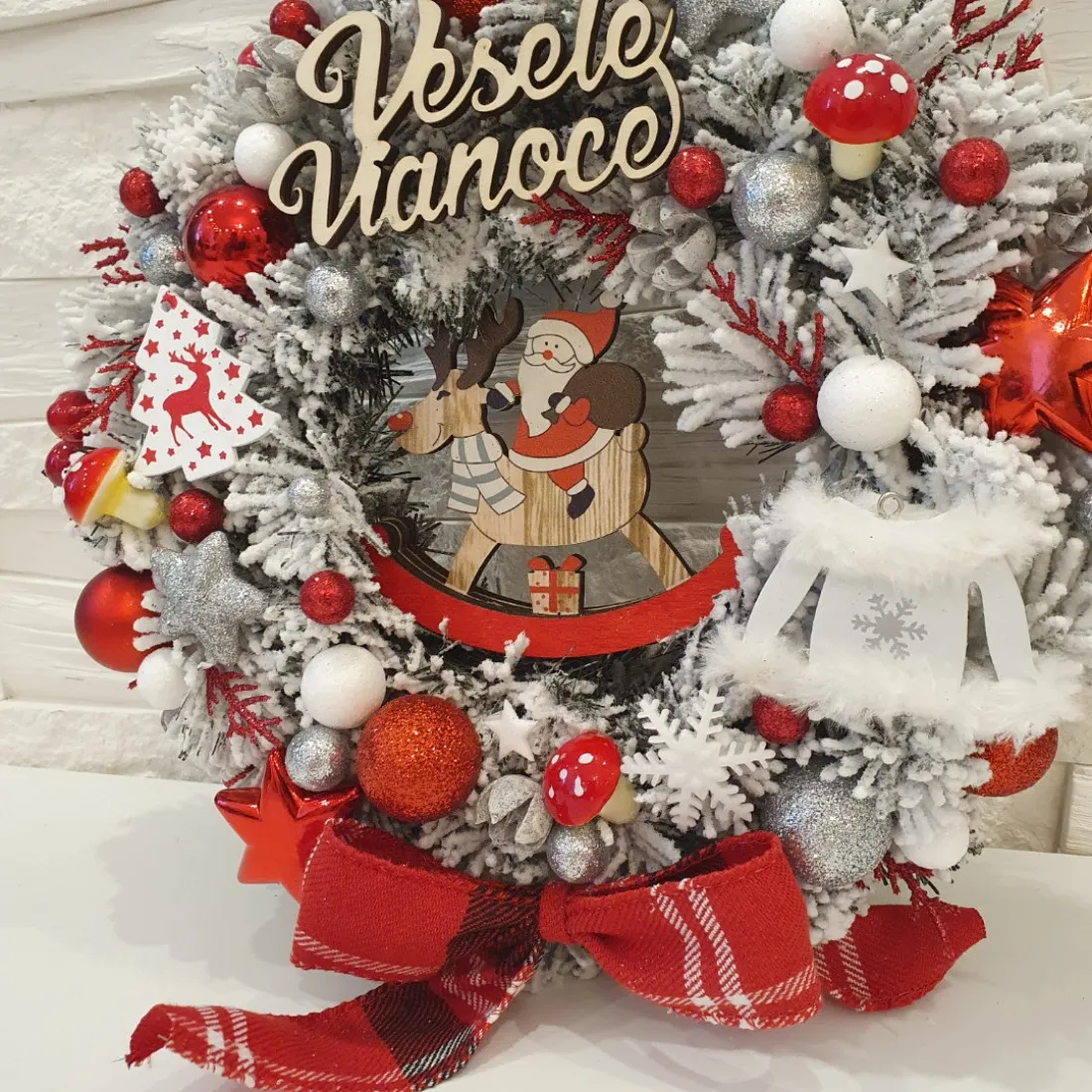 Vianočný veniec na dvere - červeno strieborný 28 cm