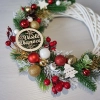 Vánoční věnec na dveře - červený 33 cm