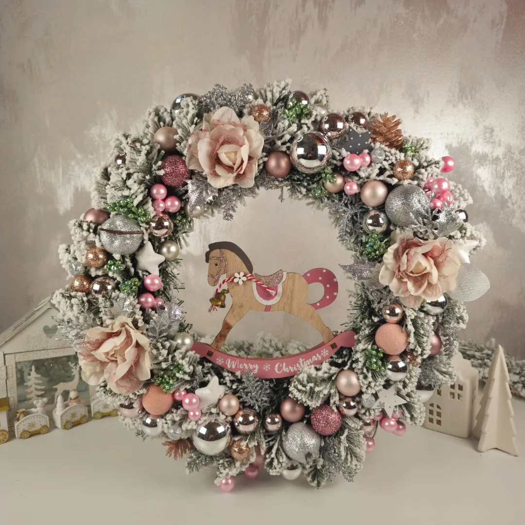 Vianočný veniec na dvere s koníkom - 40 cm strieborno-ružový