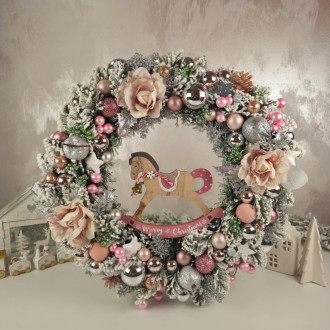 Vianočný veniec na dvere s koníkom - 40 cm strieborno-ružový