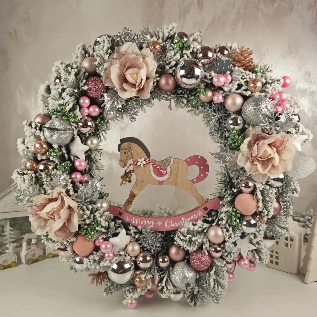 Vianočný veniec na dvere s koníkom - 40 cm strieborno-ružový