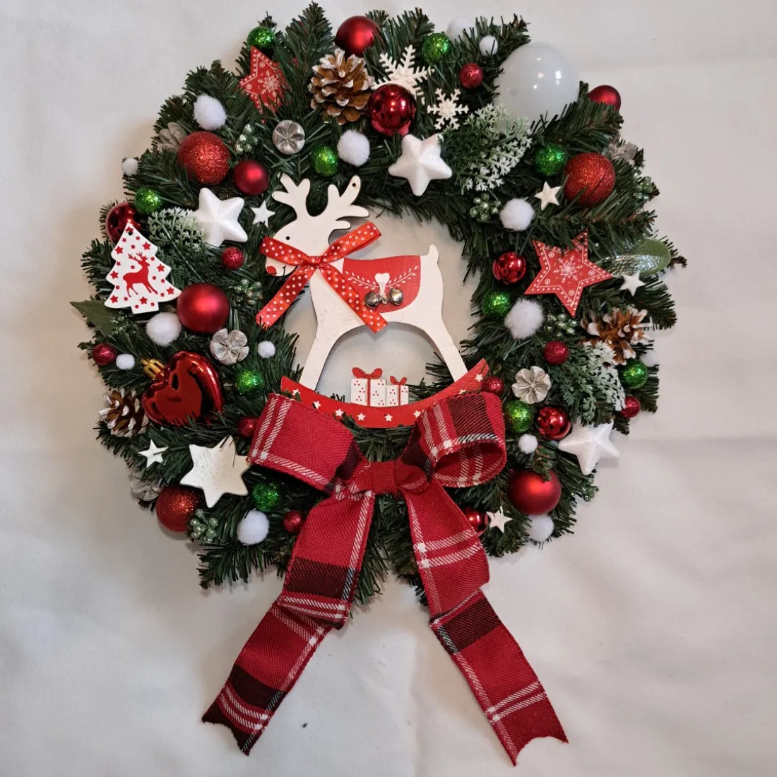 Vianočný veniec na dvere so sobom 34 cm
