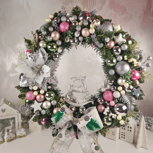 Vianočný veniec na dvere so sobom 37 cm - strieborno-ružový