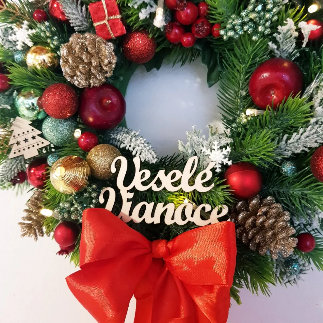 Vánoční věnec s LED osvětlením - 35 cm