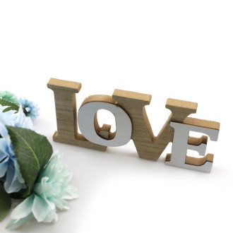 Dřevěná dekorace nápis LOVE