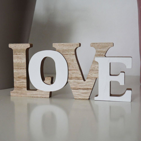 Dřevěná dekorace nápis LOVE