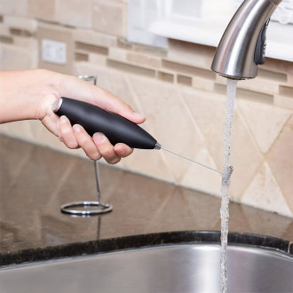 Elektrický napeňovač mlieka, čierny