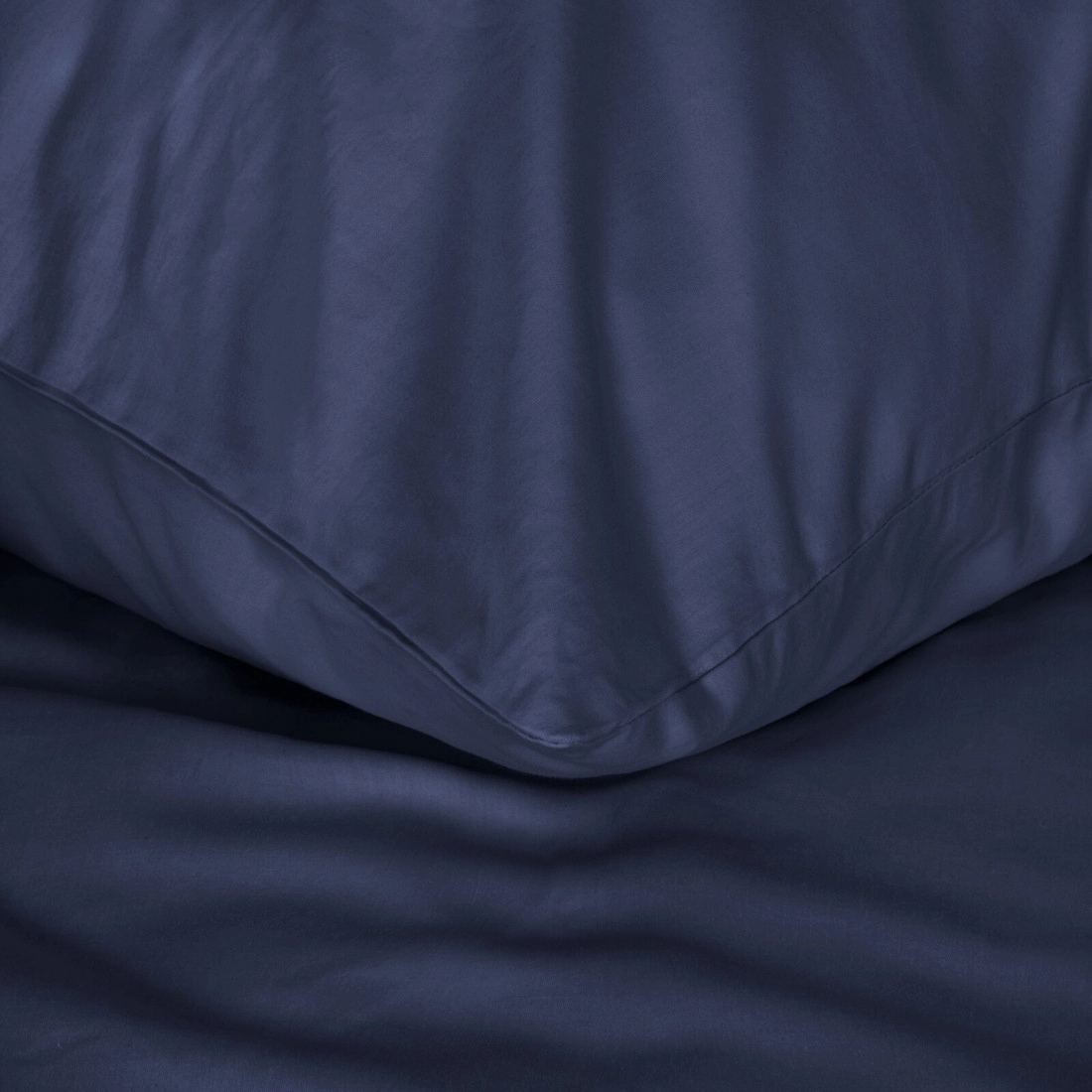Jednofarebné posteľné obliečky Nova z bavlneného saténu 220x200 cm - tmavá námornícka modrá