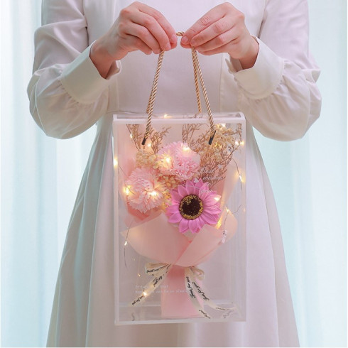 Kytica voňavých mydlových kvetov v darčekovej krabičke s LED svetielkami