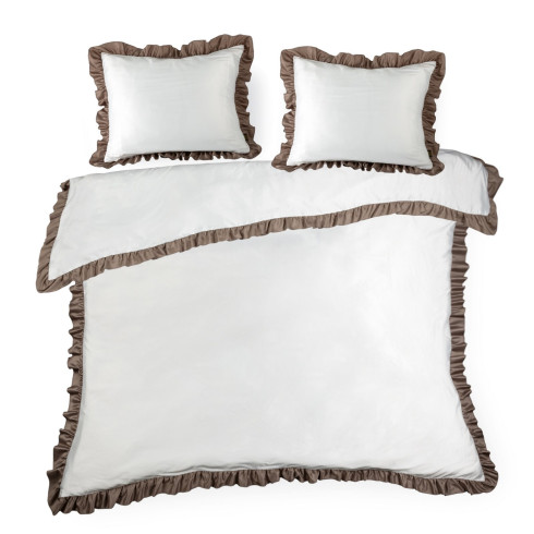 Posteľné obliečky Eliza zdobené kontrastným volánom - hnedé 220x200 cm