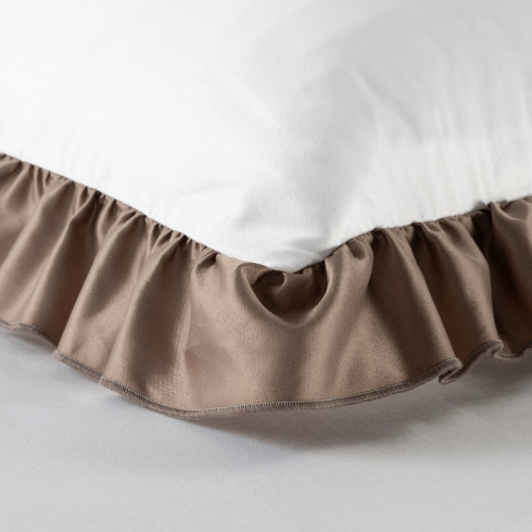Posteľné obliečky Eliza zdobené kontrastným volánom - hnedé 220x200 cm
