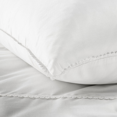 Posteľné obliečky Linda zdobené jemnou čipkou - biele 220x200 cm