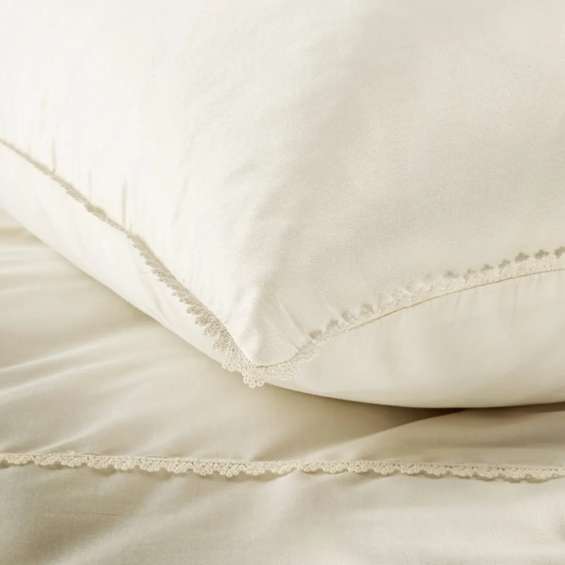 Ložní povlečení Linda zdobené jemnou krajkou - krémové 220x200 cm