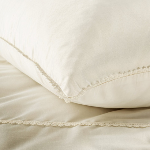 Posteľné obliečky Linda zdobené jemnou čipkou - krémové 220x200 cm