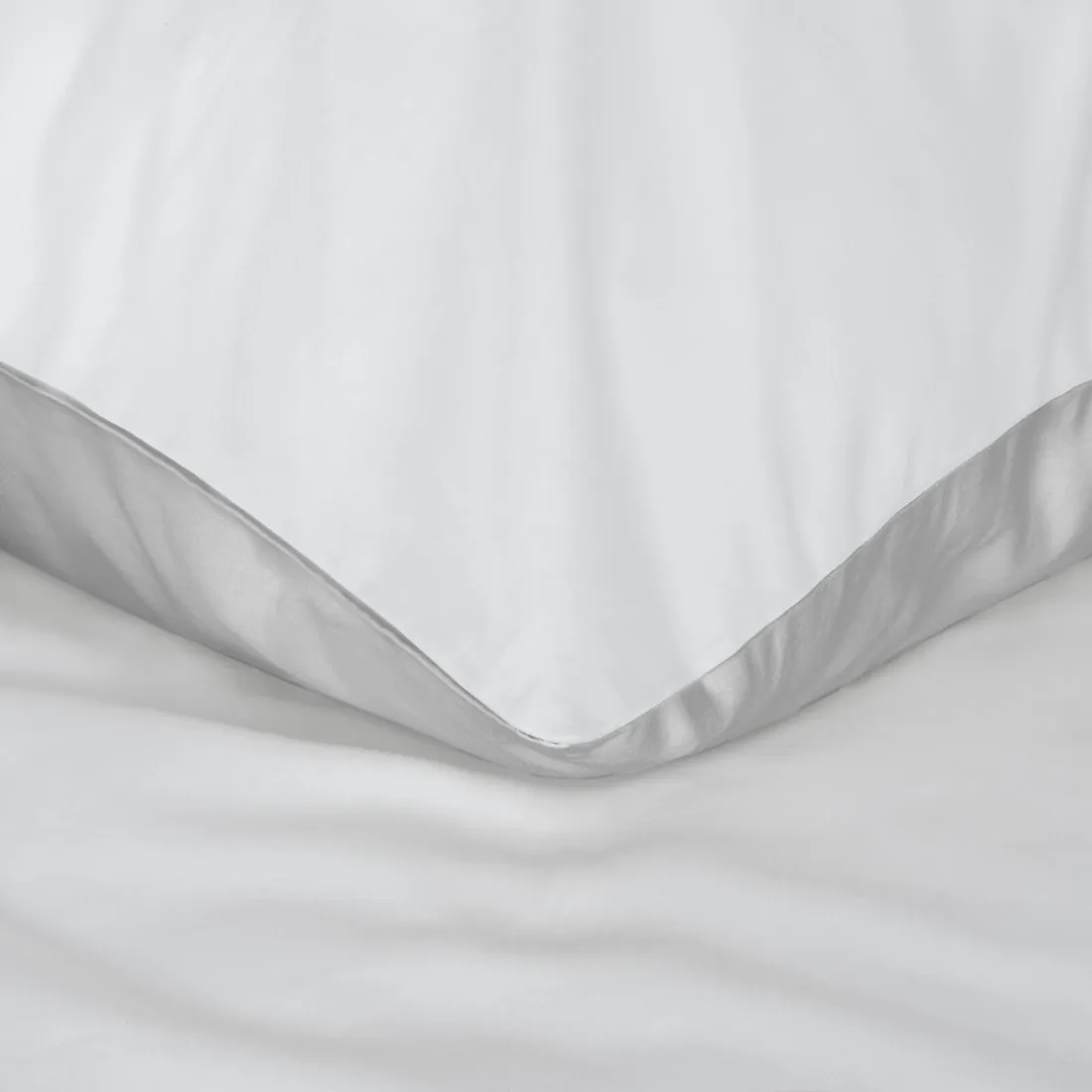 Ložní povlečení Nova z bavlněného saténu 220x200 cm - bílé/světle šedé