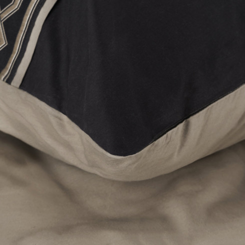 Ložní povlečení Reina zdobené vyšívanou aplikací z bavlny renforcé 220x200 cm - černé