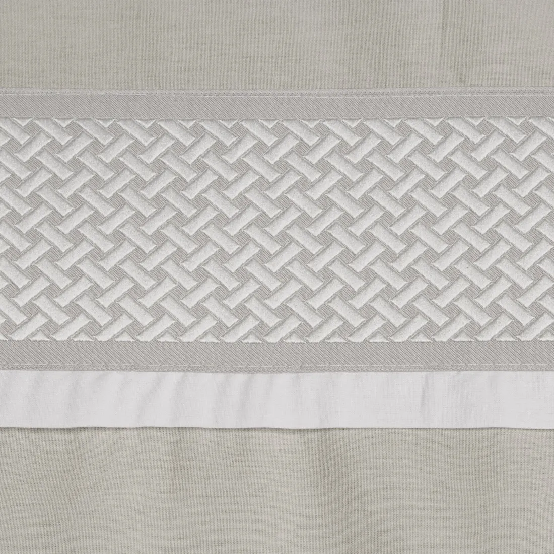 Ložní povlečení Reina zdobené vyšívanou aplikací z bavlny renforcé 220x200 cm - šedé