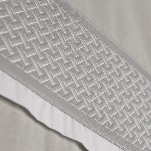 Posteľné obliečky Reina zdobené vyšívanou aplikáciou z bavlny renforcé 220x200 cm - šedé