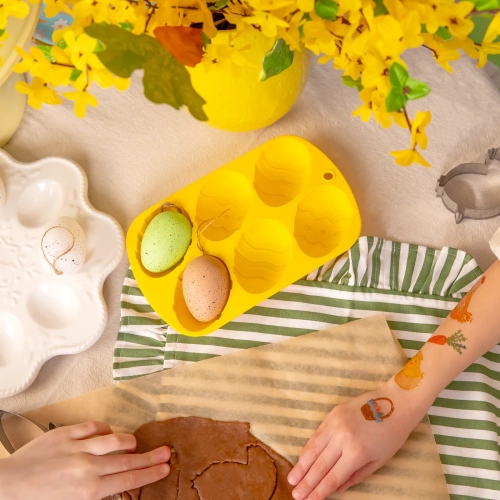 Formă din silicon pentru 6 prăjituri în formă de ouă de Paște
