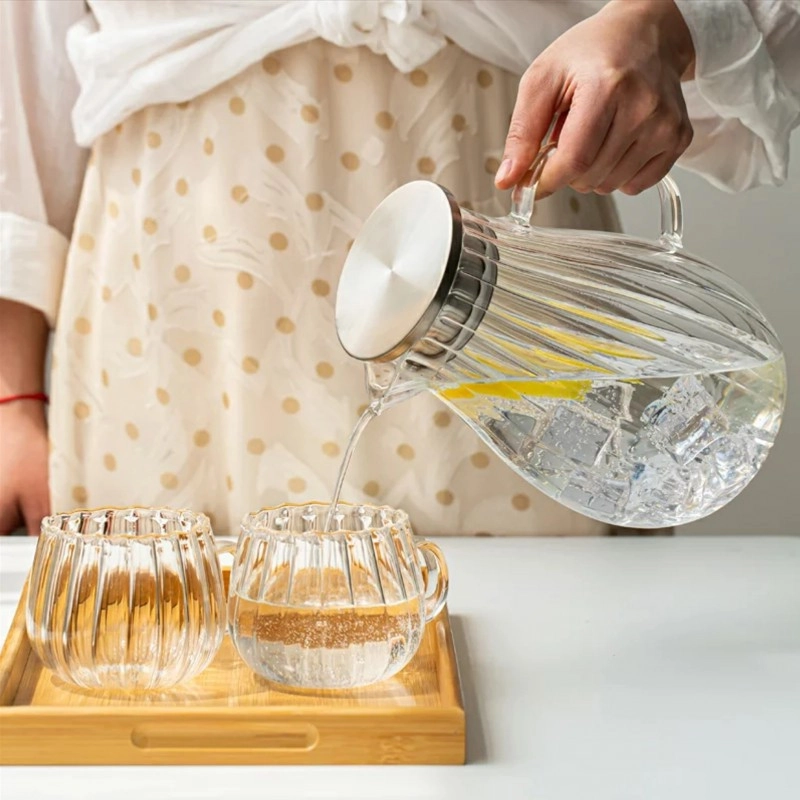 Sklenený džbán s vlnitými stenami, 1 700 ml