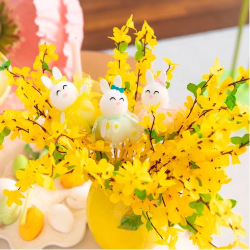 Velikonoční dekorace - Zajíčci v sukýnkách na tyčce mix