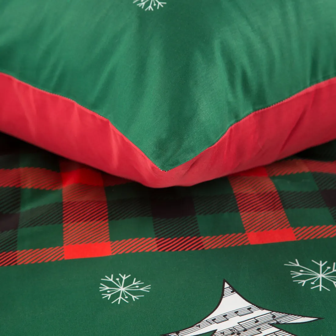 Vianočné posteľné obliečky zdobené motívom vianočných stromčekov z bavlny renforcé 140x200 cm