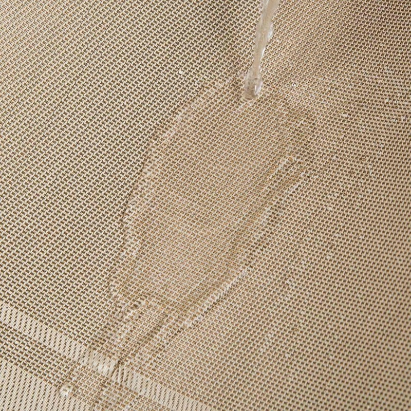 Vodeodolné prestieranie na stôl 30x45 cm - zlaté 1 ks