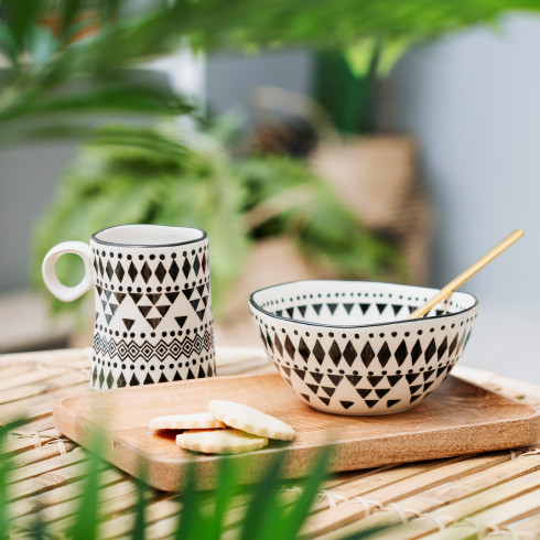 Hrnček Scandi - vlnitý s geometrickým vzorom