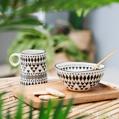 Hrnček Scandi - vlnitý s geometrickým vzorom