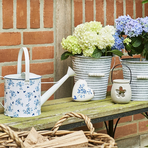 Kovová krhla na polievanie Marie