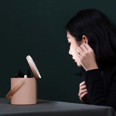 Kozmetický kufrík s LED zrkadlom