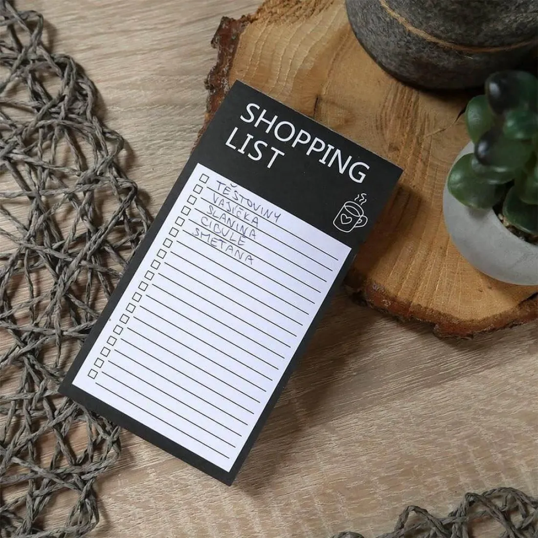 Nákupní seznam na lednici s magnetem