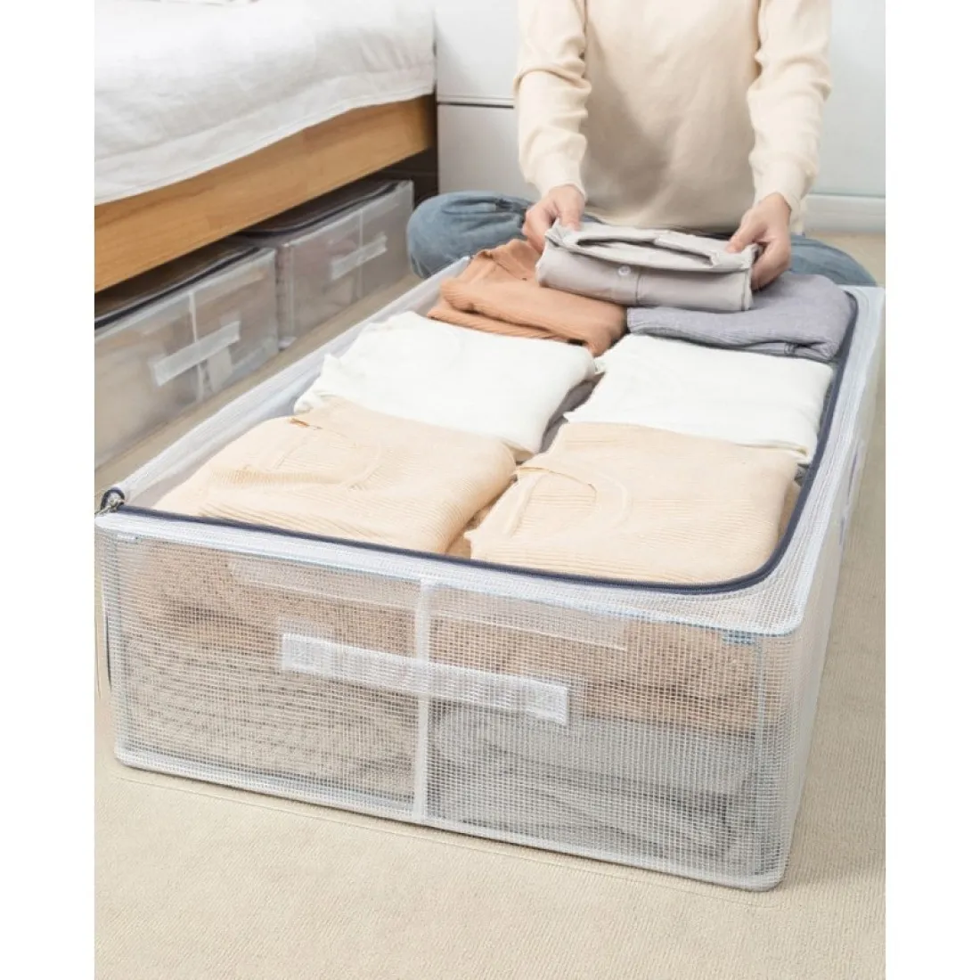Plastový organizér na posteľnú bielizeň