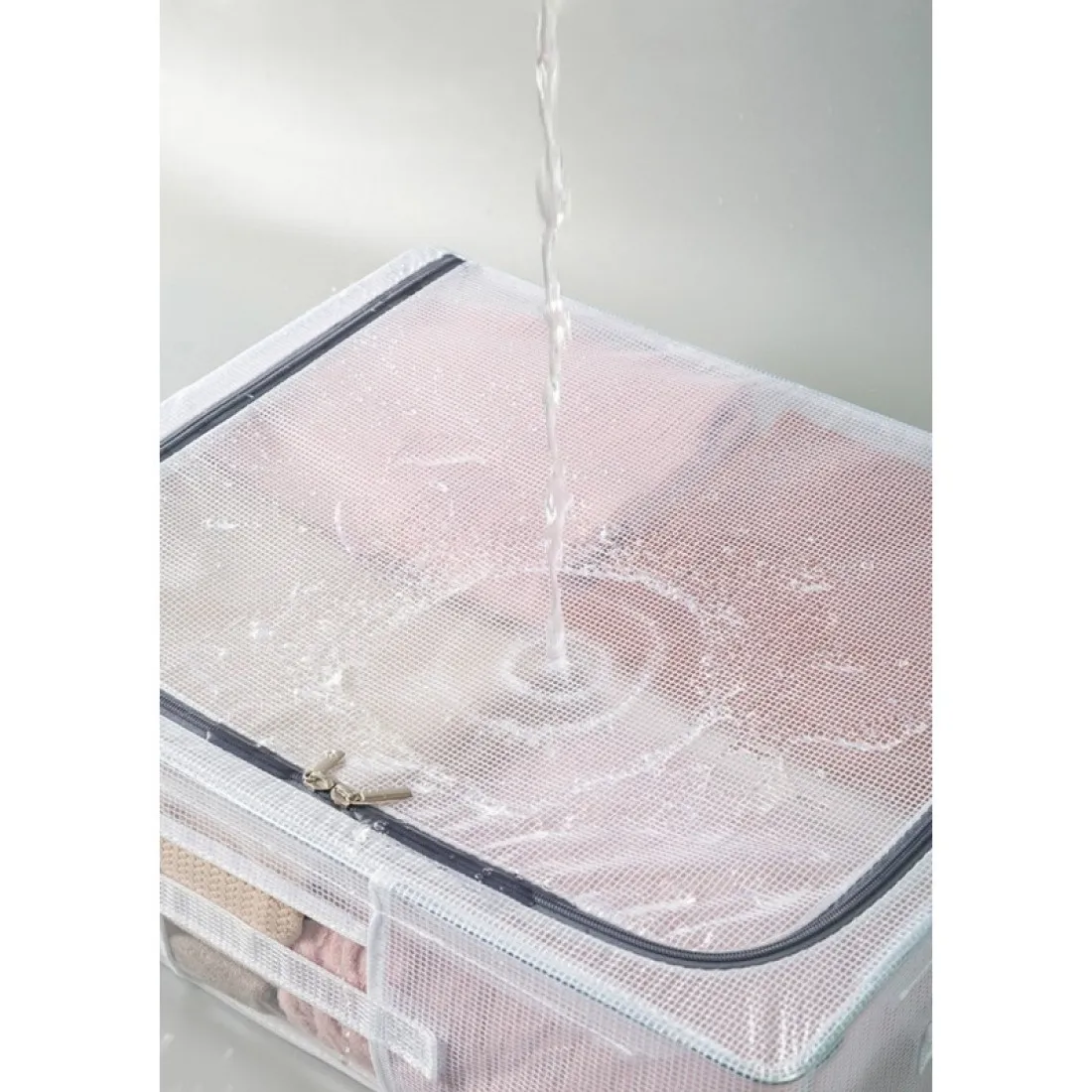 Plastový organizér na posteľnú bielizeň