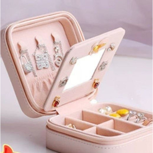 Šperkovnica so zrkadlom 