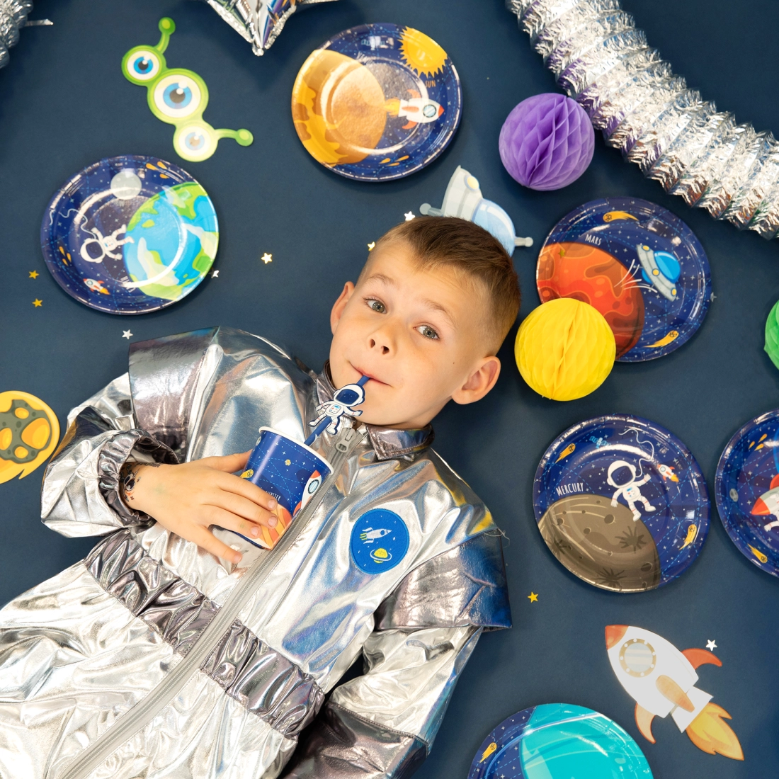 Párty sada Vesmír – taniere, servítky a klobúčiky, 24 ks