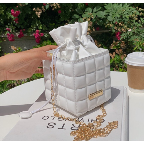 Dámska prešívaná kabelka Aidejavri biela