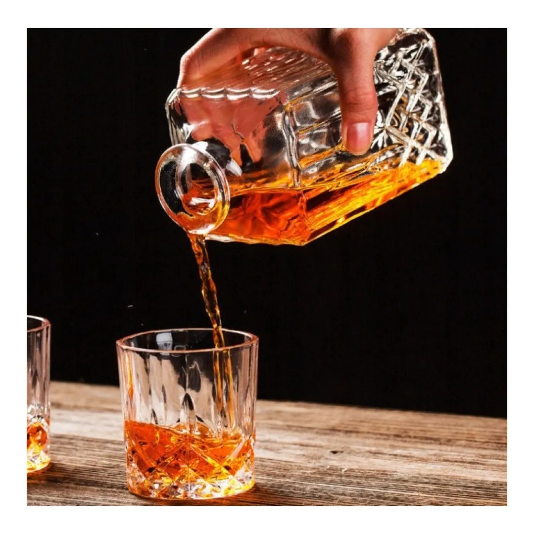 Sklenená karafa na whisky - 950 ml