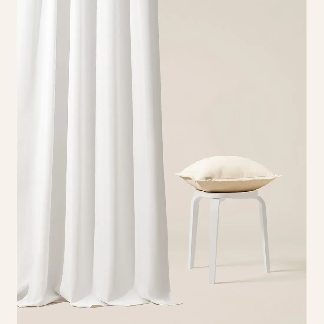 Záves Aura smotanový 140x260 cm - uchytenie strieborné dekoračné kolieska