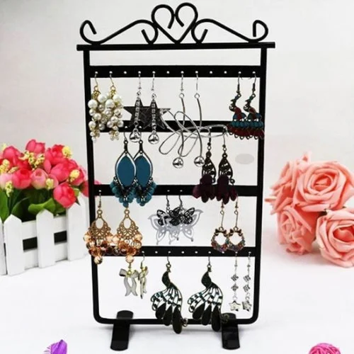 Kovový stojan na náušnice